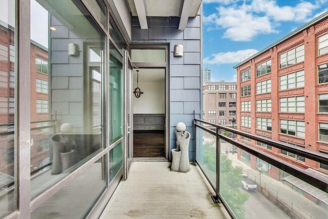 Building Photo - 36 N Carpenter St