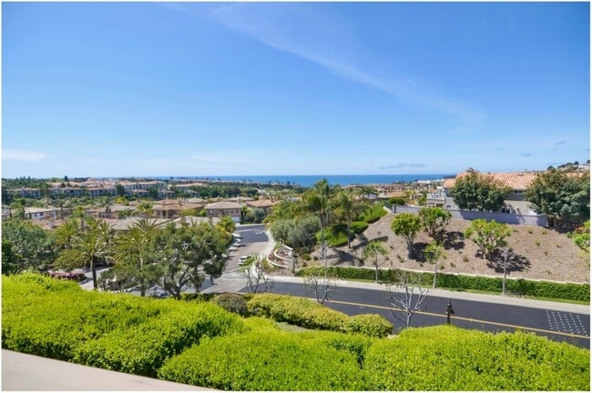 Building Photo - Stunning OCEAN VIEW Condo!