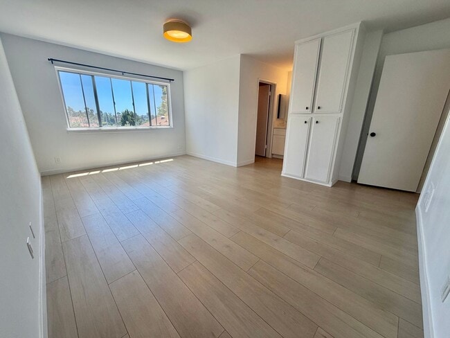 Building Photo - Hill Section 3BD Home with Large Backyard & Renovated Quartz Kitchen