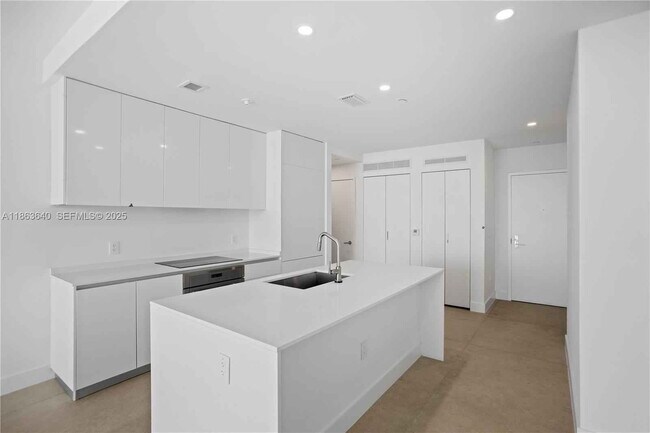 Building Photo - Northeast 24th Street, Miami, FL 33137 - 3 BR 3 BA condo