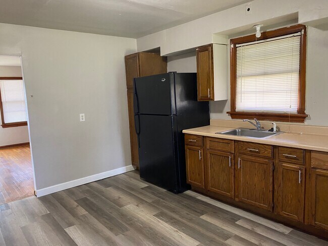 Building Photo - 835 Canaan Ave