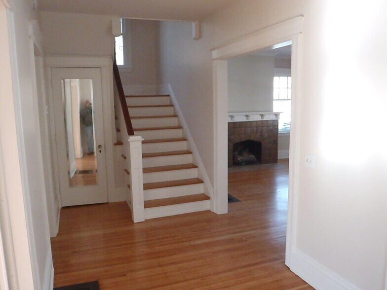 Stairway to upstairs bedrooms and bathroom - 923 Harvard St