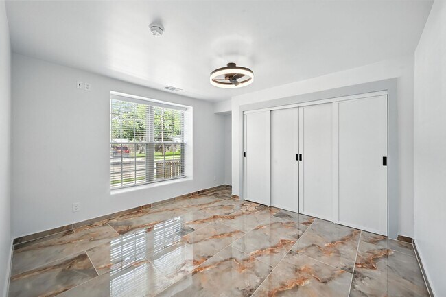 Building Photo - ***936 Elwood Duplex***