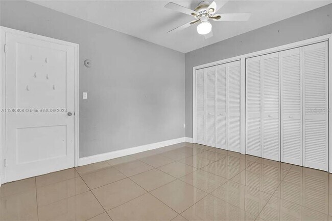 Building Photo - 437 Swan Ave