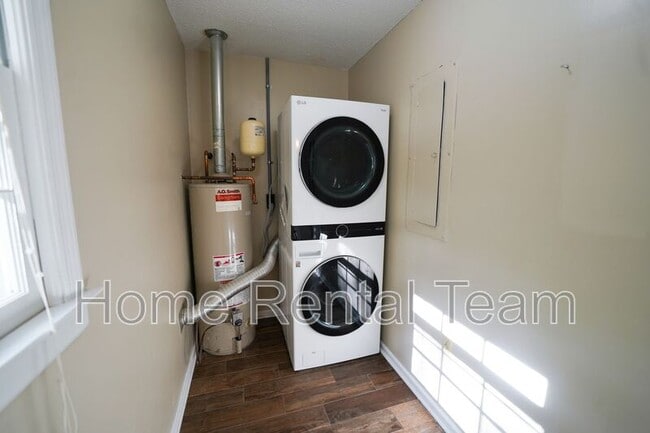 Building Photo - 803 Kings Rd