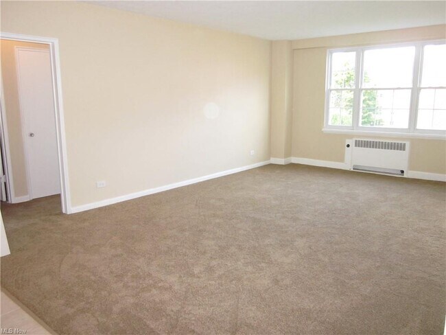 Building Photo - 13800 Fairhill Rd