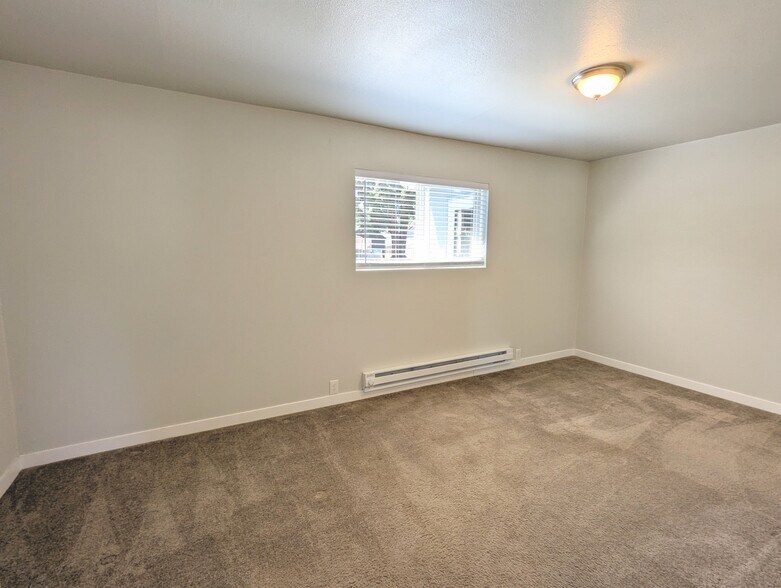 Building Photo - 821 S 117th St