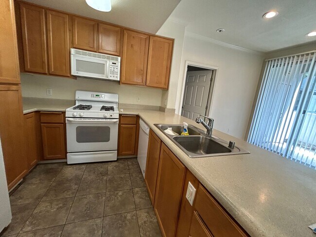 Building Photo - Adorable Condo in Gated Community