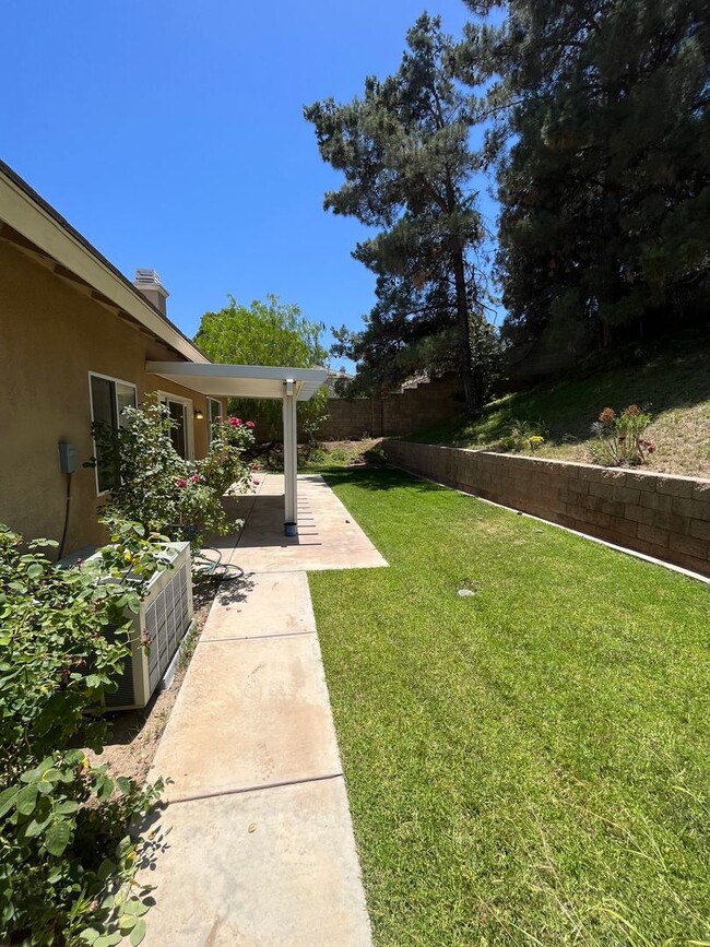 Building Photo - Beautiful Single-Story Corona Home-1556 Ir...