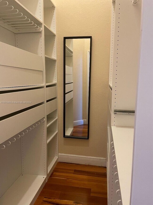 Building Photo - 8133 Madison Lakes Cir S