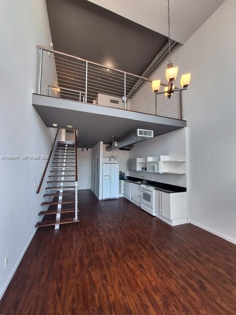 Building Photo - 690 SW 1st Ct