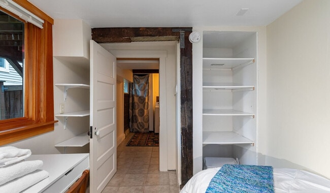 Building Photo - 173 Aloha St