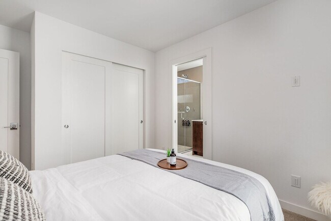 Building Photo - 1215 E Union St