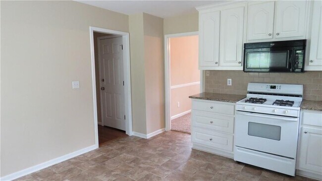 Building Photo - 2890 Carrollton Ct