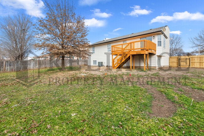 Building Photo - 215 Peachwood Dr