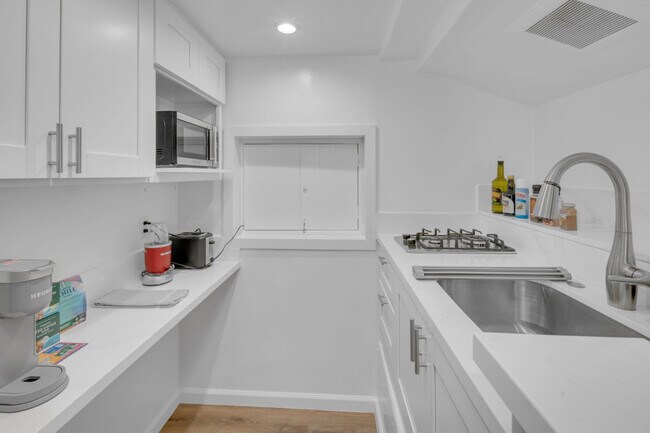 Building Photo - 1072 Johnson Ave