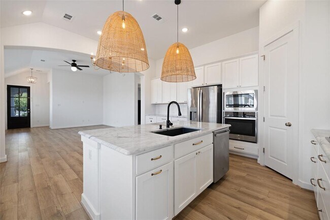 Building Photo - 22609 Bristlegrass Ln