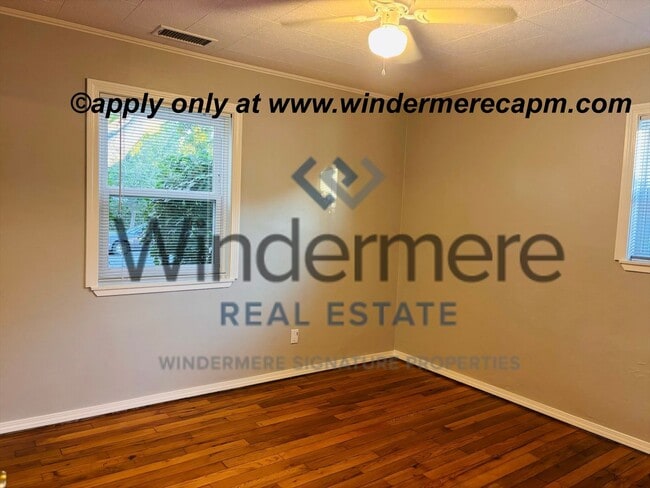 Building Photo - Charming 4 bedroom Home in Tahoe Park w/ EV Charger!!