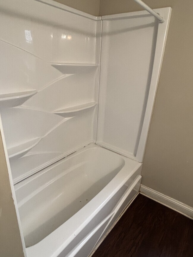 Building Photo - 1042 Bose Ave