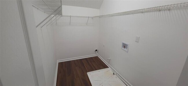 Building Photo - 984 Pointers Way