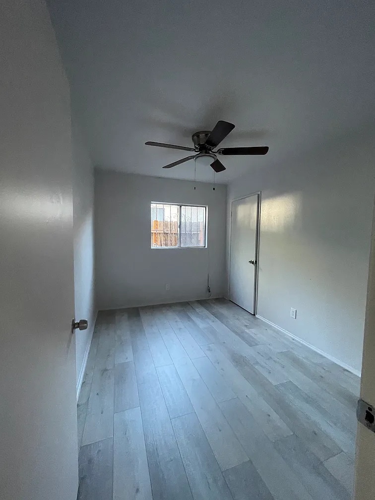 Building Photo - 118 E 84th Pl