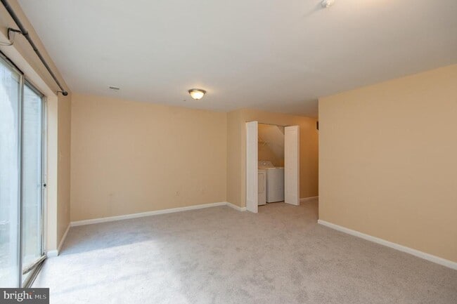 Building Photo - 10749 Kitchener Ct
