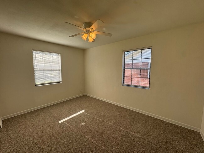 Building Photo - Ready Now! 4/2 Single Family Home in Arlington!