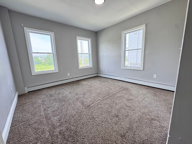 Building Photo - 286 Kimball St