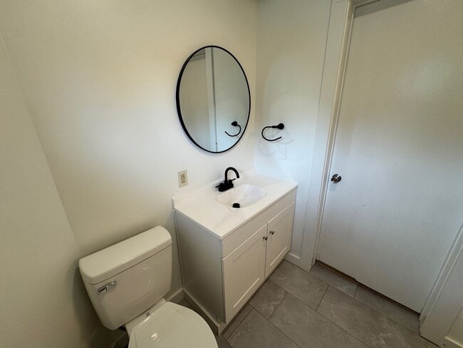 Building Photo - Central Asheville - Renovated Bungalow!