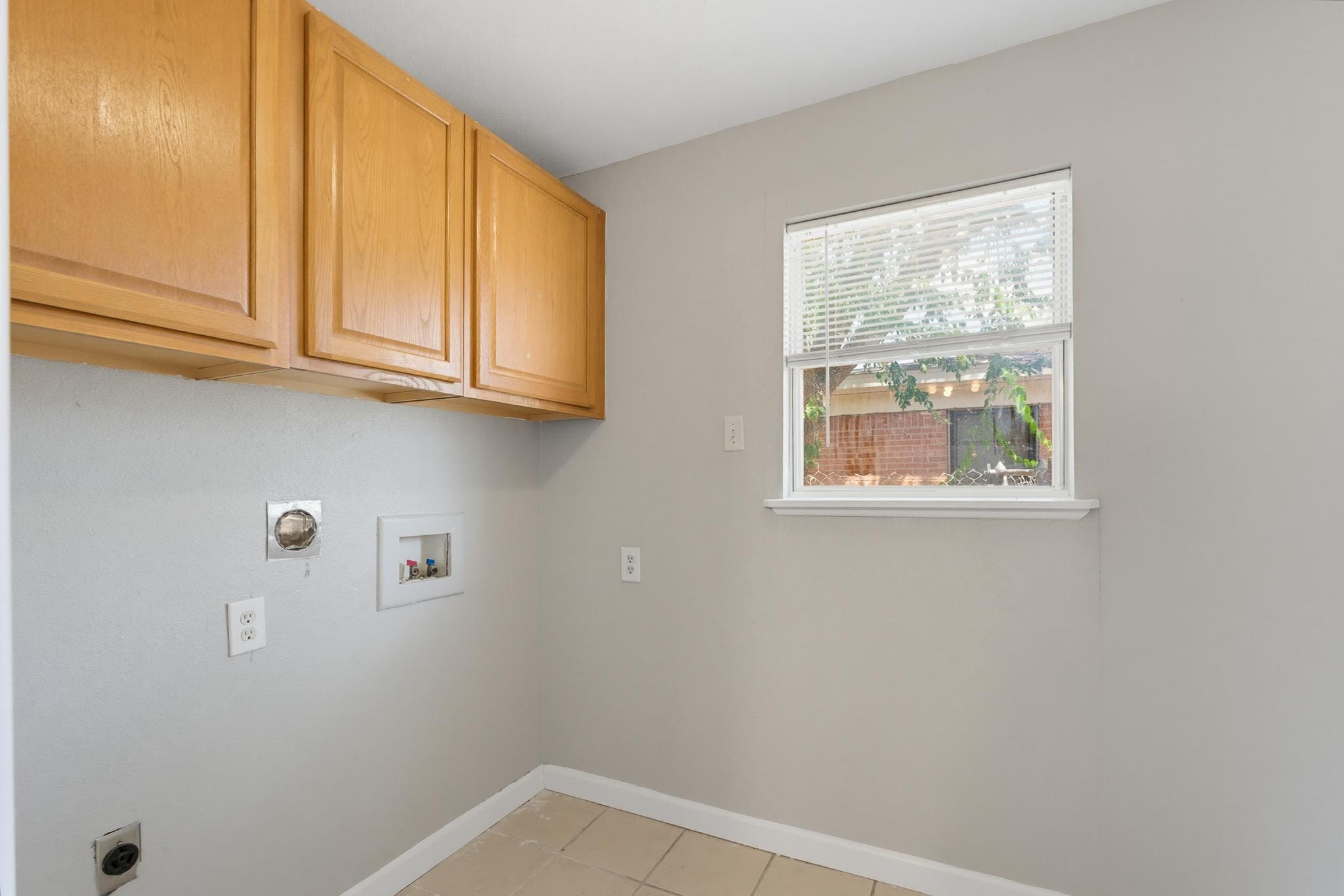 Building Photo - 618 S La Salle Dr