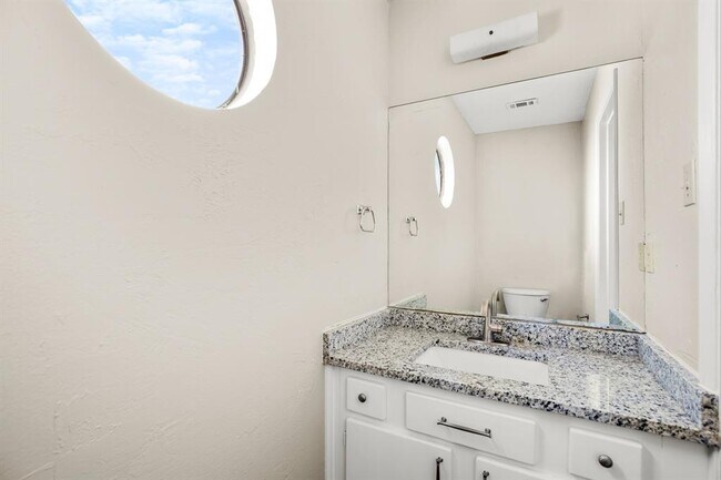 Building Photo - 6726 Lancret Hill Dr