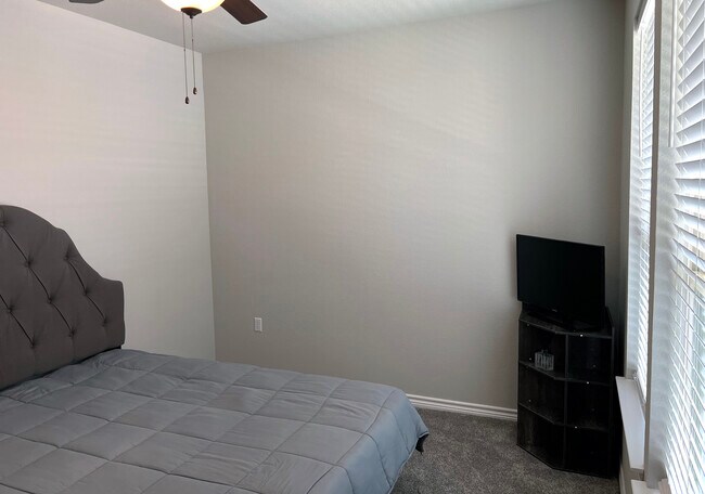 Building Photo - 131 Ace Ln