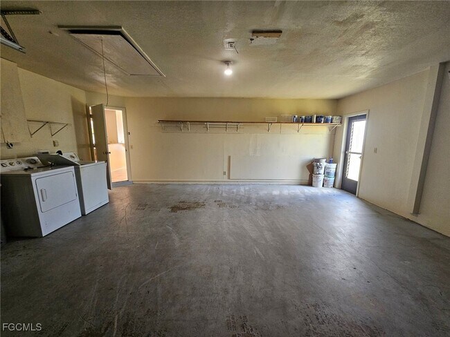 Building Photo - 1206 SE 36th Terrace