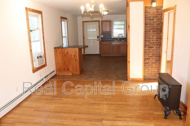 Building Photo - 5 Ferris St