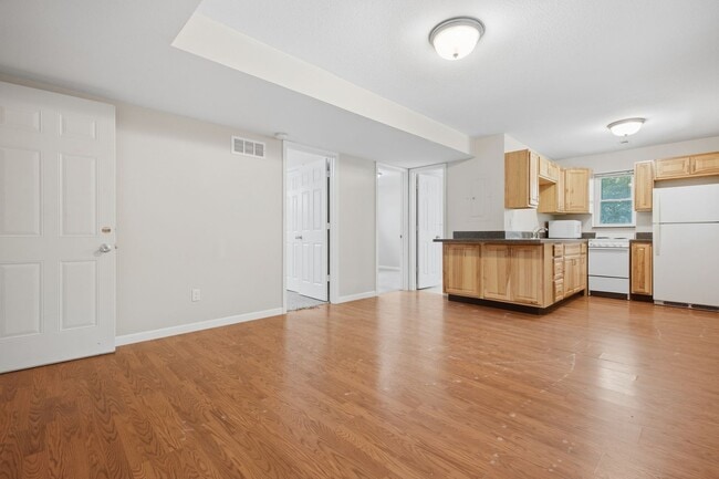 Building Photo - 2309 Anderson Ave
