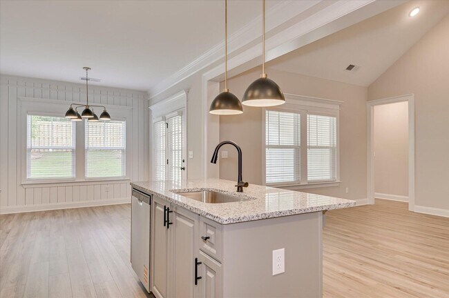 Building Photo - 136 Tanager Ln