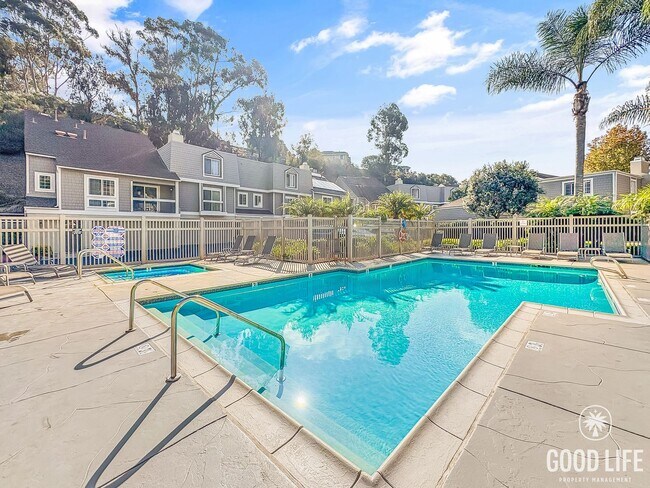 Building Photo - Beautiful 2B/2BA Townhouse with Attached 2...