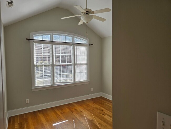 Building Photo - 3653 Pleasants Ridge Dr
