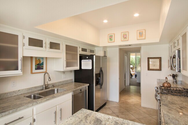 Gorgeous Kitchen - 501 Desert Lakes Cir