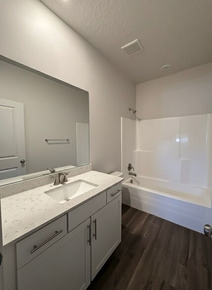 Building Photo - 15525 Jubilation Dr