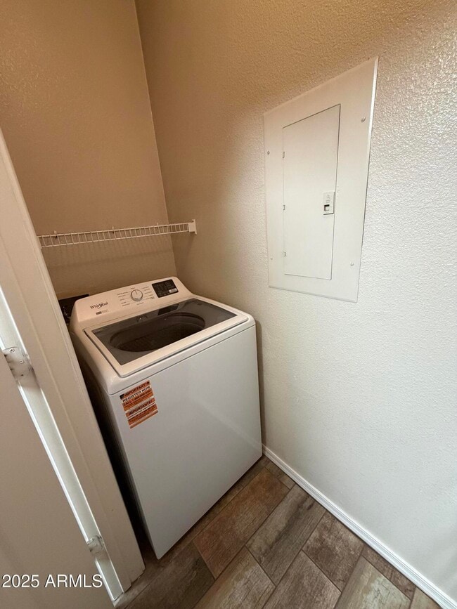 Building Photo - 5401 E Van Buren St