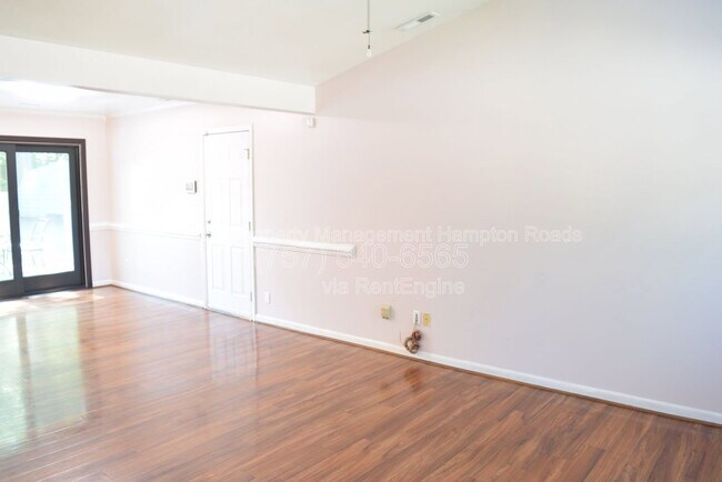 Building Photo - 826 Maywood Cir