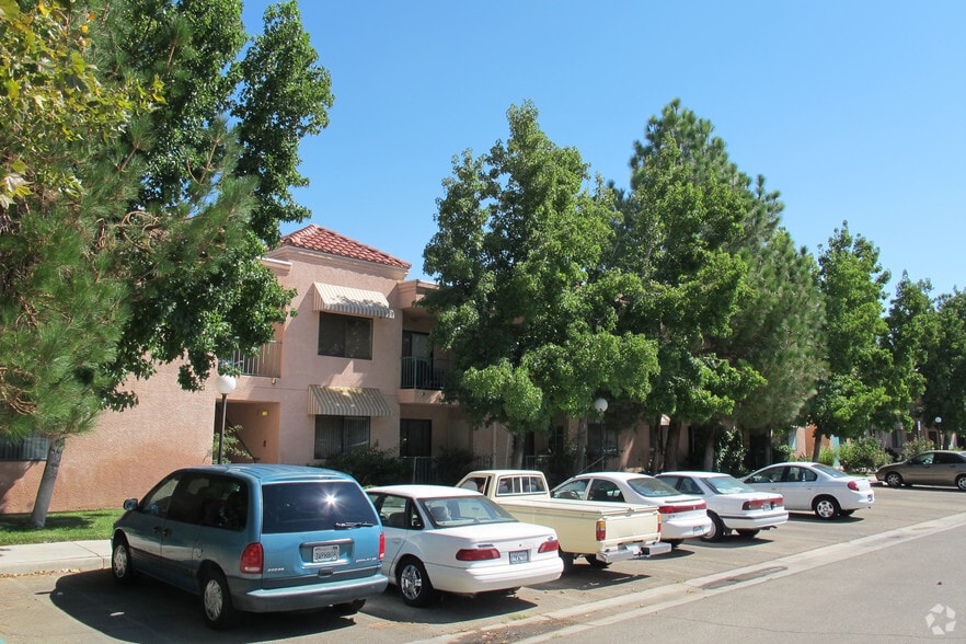 Building Photo - Cedar Town Square