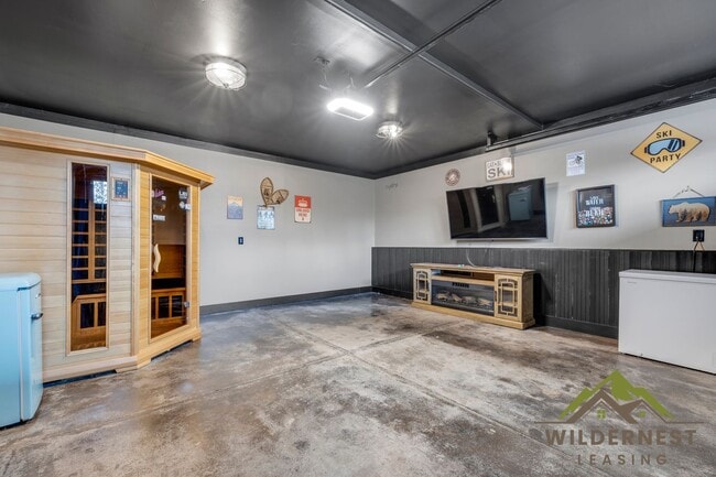 Building Photo - Beautiful Furnished Townhome with infared sauna, finished garage and community amenties