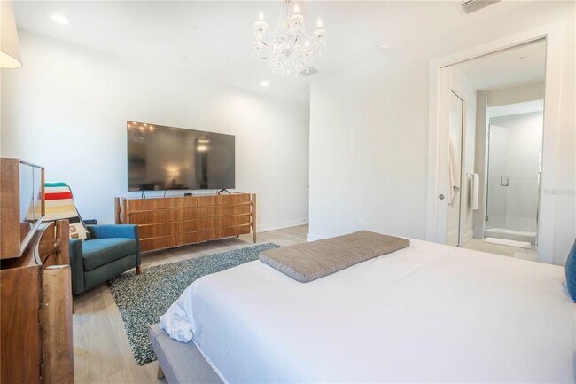 Building Photo - 536 4th Ave S