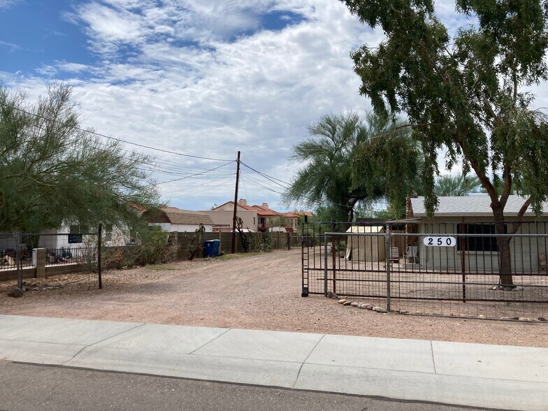 Building Photo - 250 S Grand Dr