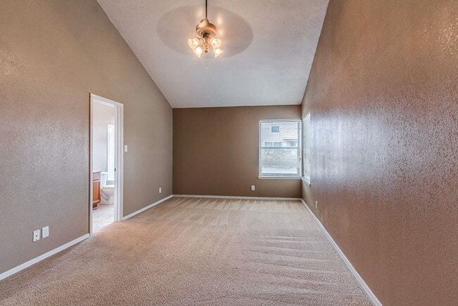 Building Photo - Charming 3-bedroom, 2.5-bathroom Home loca...