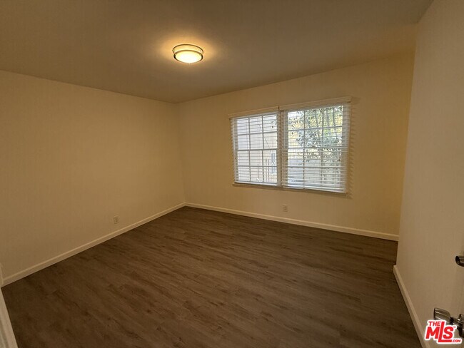 Building Photo - 1846 Pandora Ave
