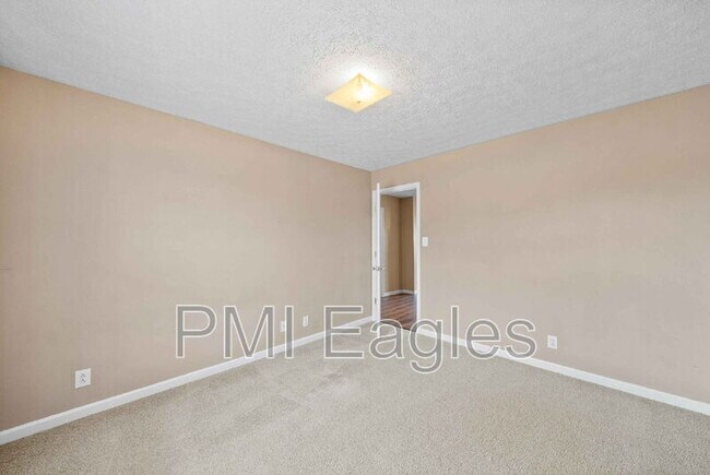 Building Photo - 114 Gleaves Ln