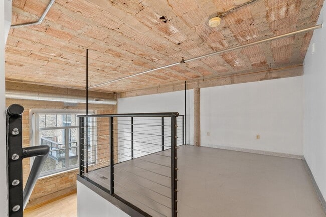 Building Photo - 521 S 7th St